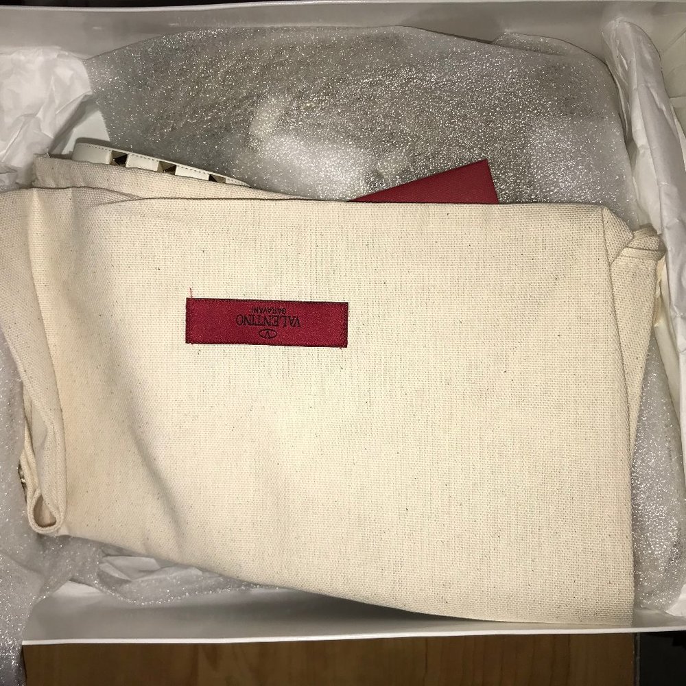 Valentino zeppa light invory rockstud  damaged box